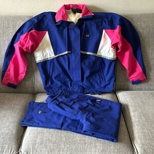 Women’s size medium Gore-Tex matching jacket and pants. Royal blue and pink.
